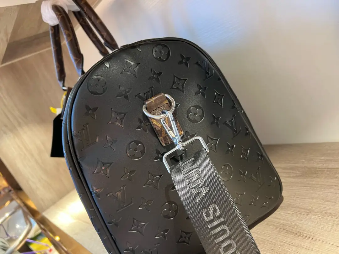 KNG7108  LV  95$ gallery