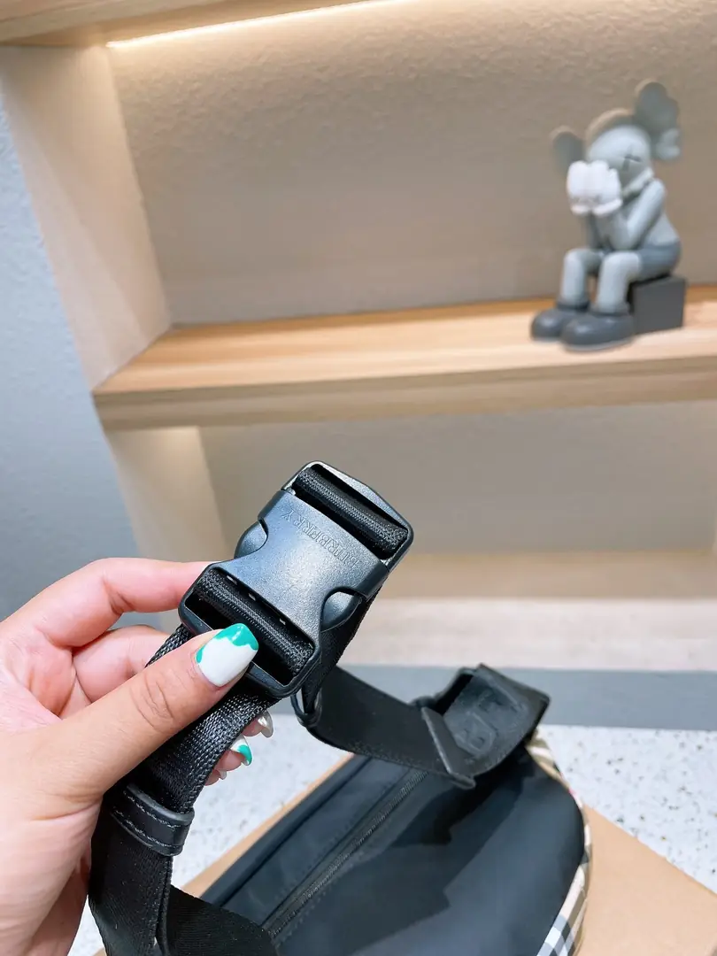 KNG7115  Burberry   65$ gallery