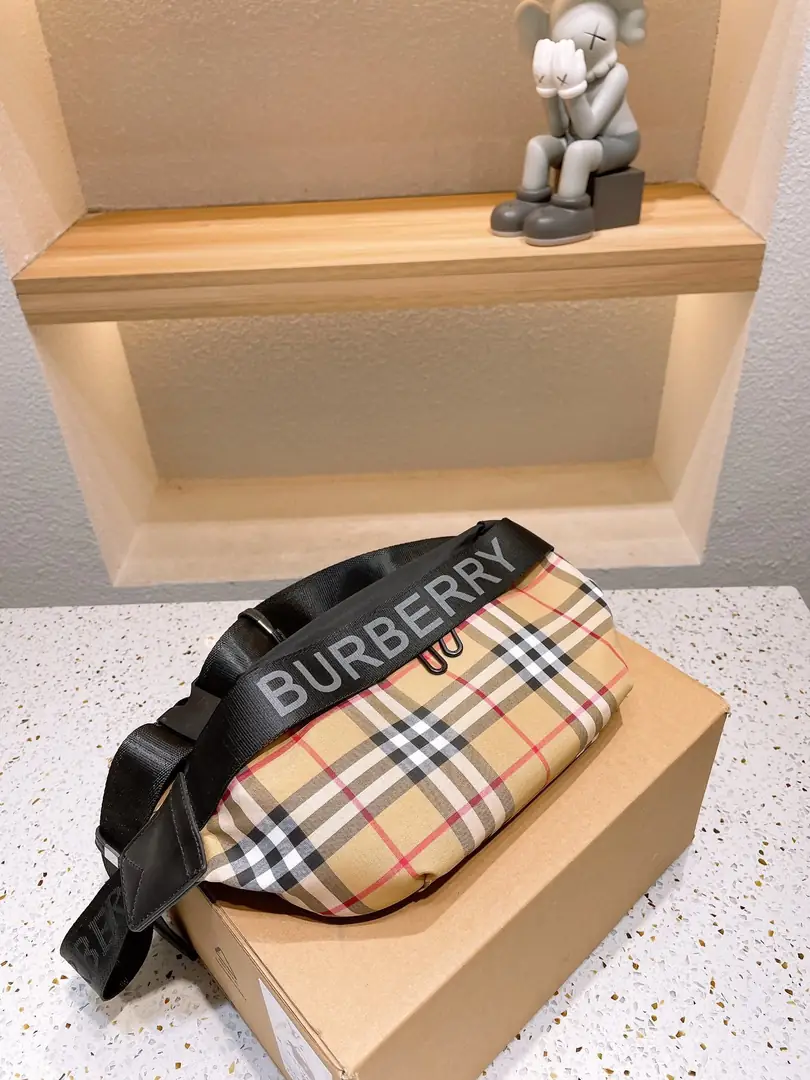 KNG7115  Burberry   65$ gallery