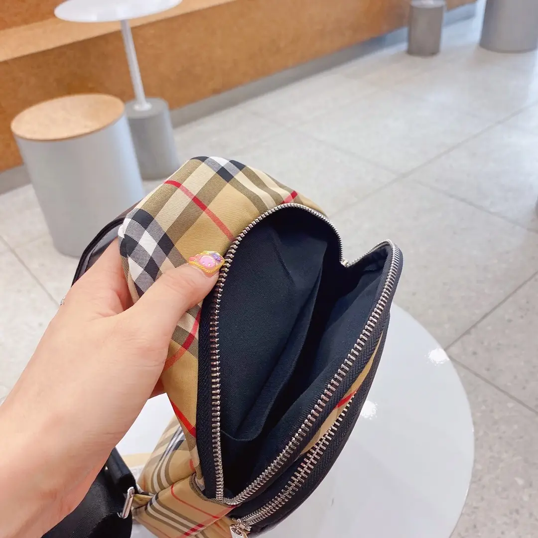 KNG7117   Burberry    68$ gallery