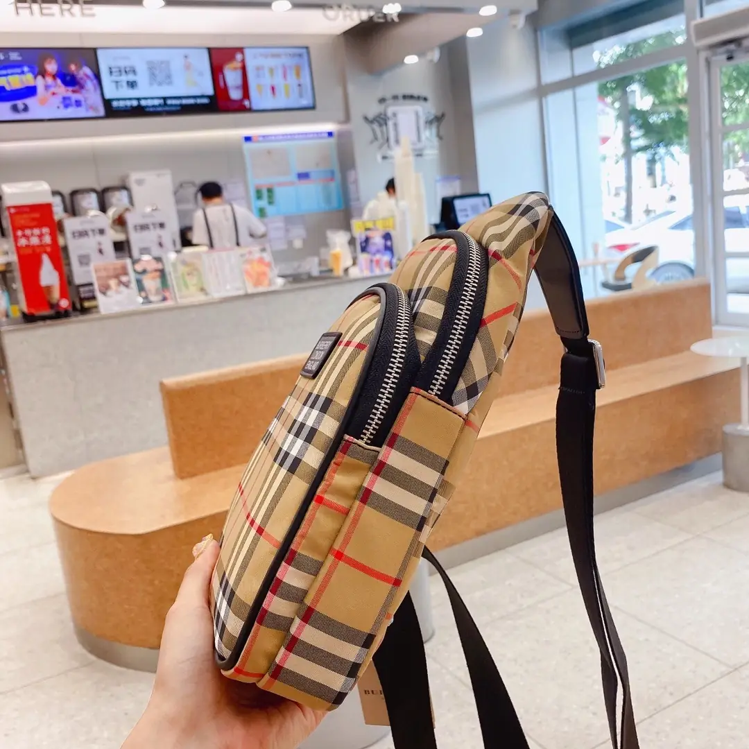 KNG7117   Burberry    68$ gallery