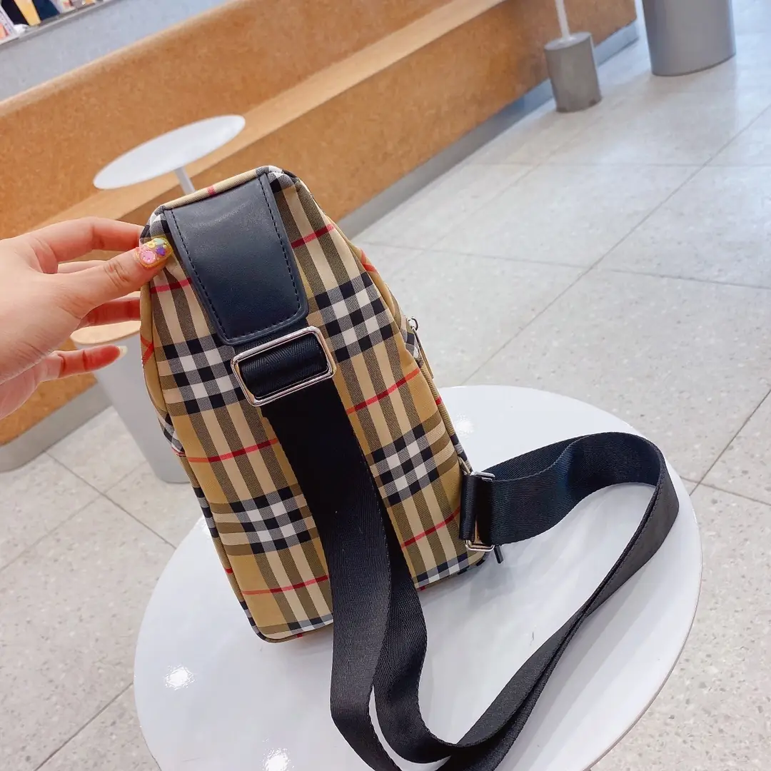 KNG7117   Burberry    68$ gallery