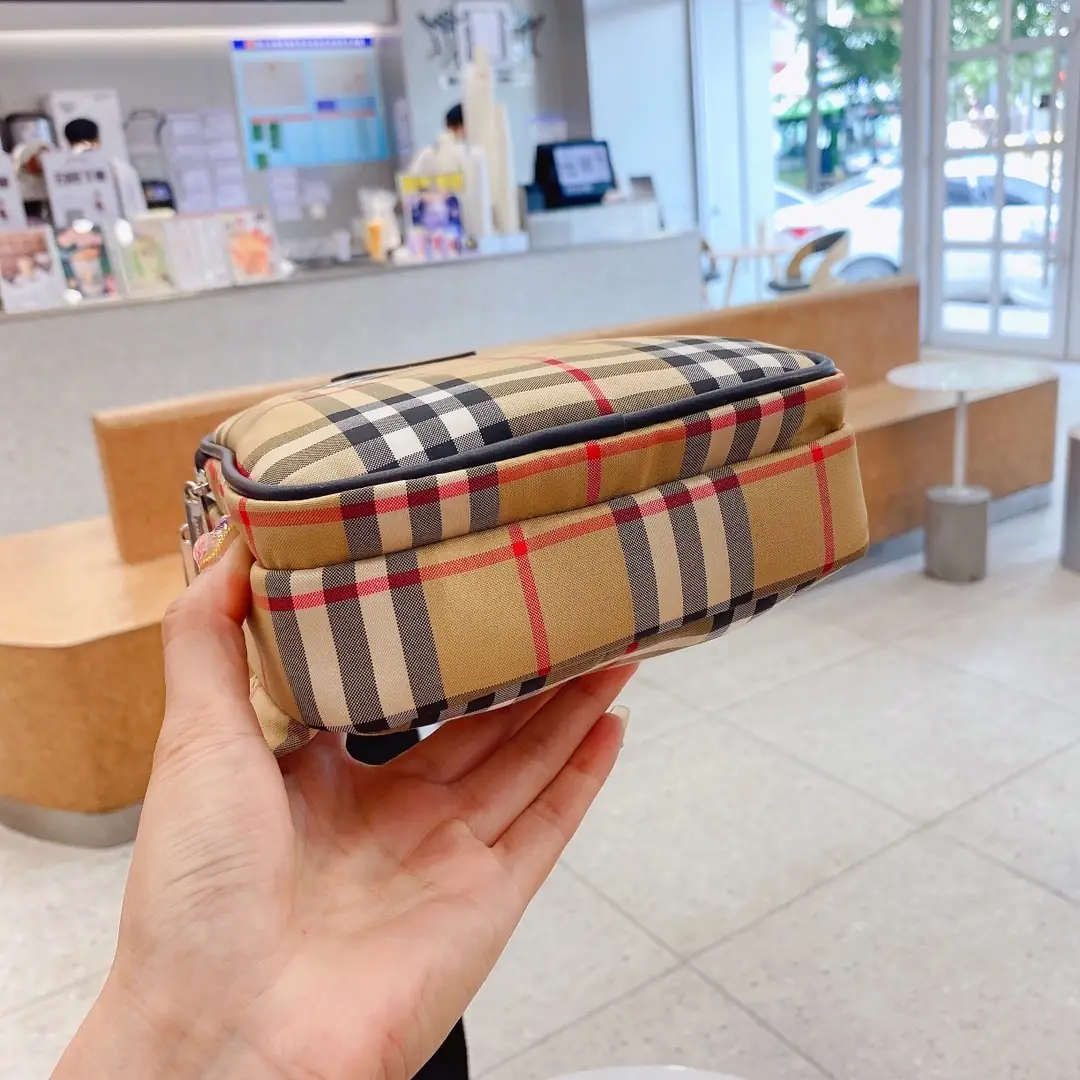 KNG7117   Burberry    68$ gallery