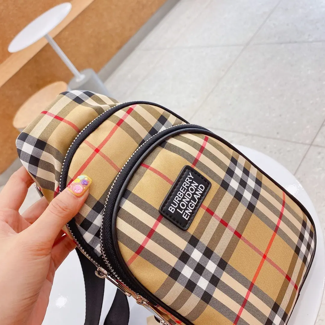 KNG7117   Burberry    68$ gallery