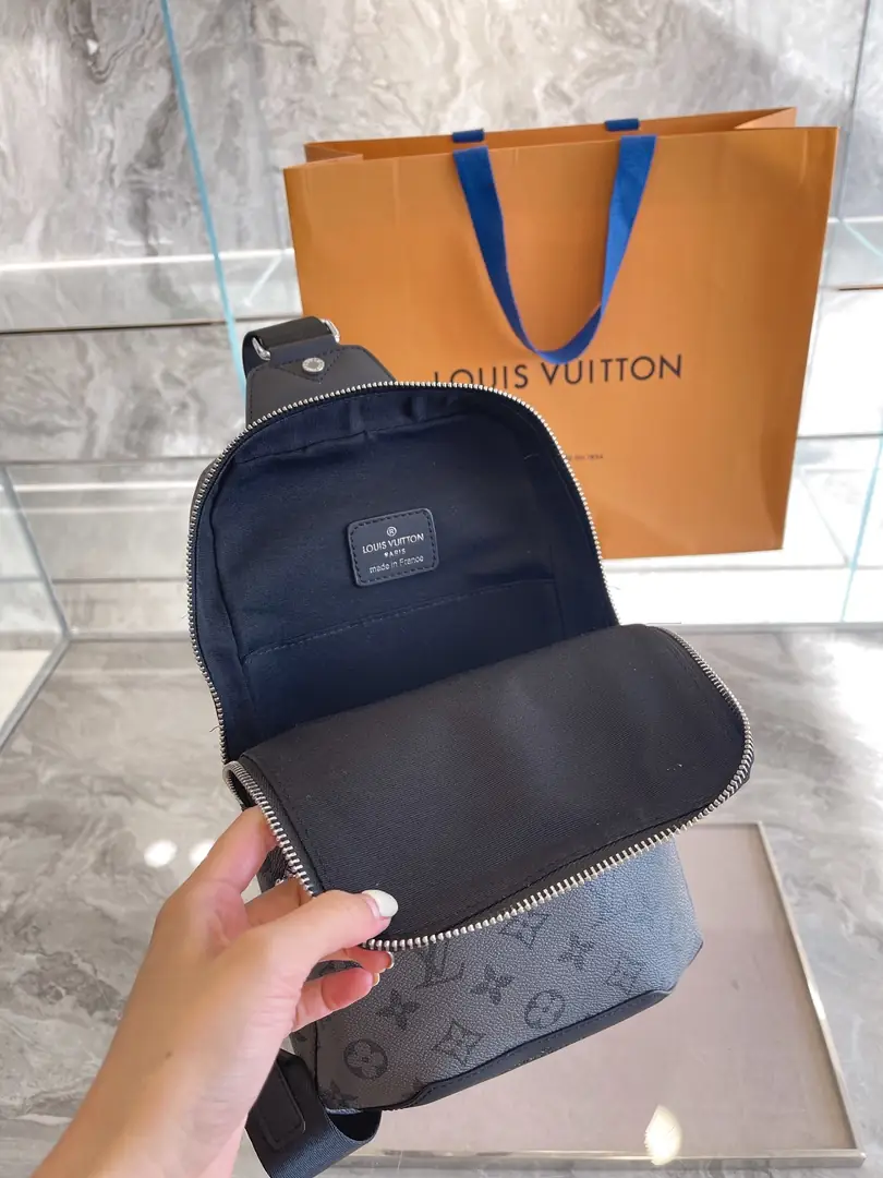 KNG7118   LV    78$ gallery