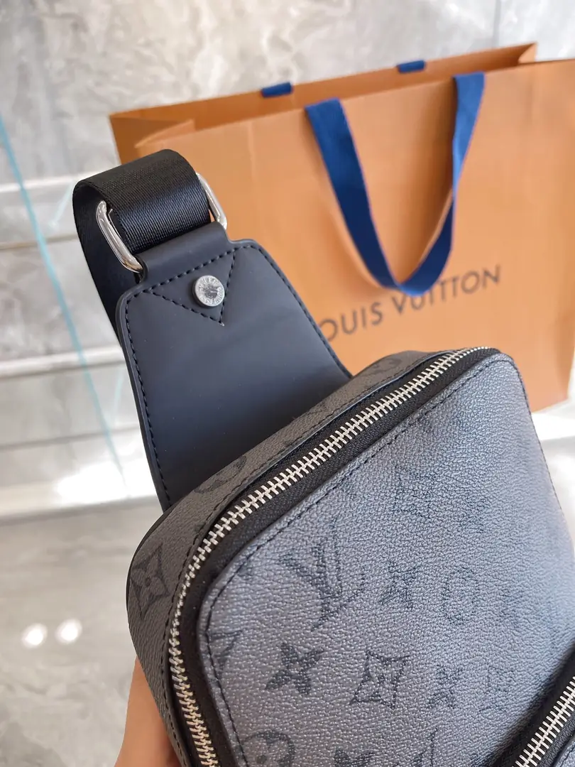 KNG7118   LV    78$ gallery