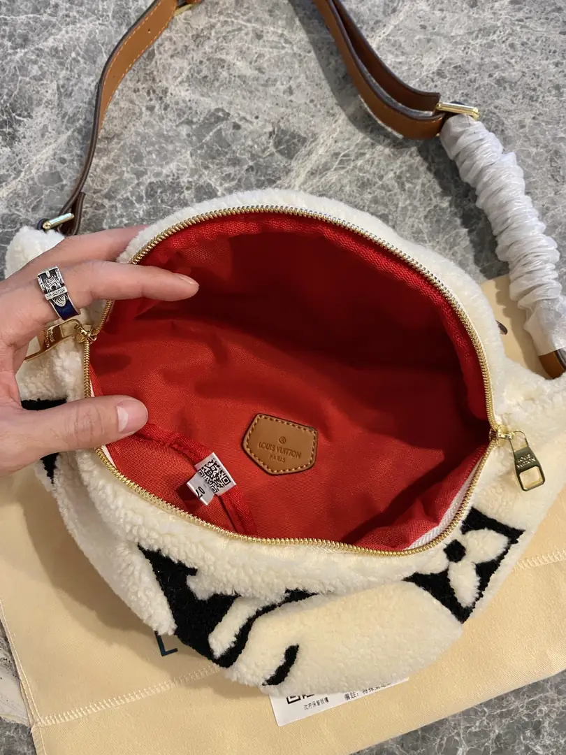 KNG7120  LV   65$ gallery