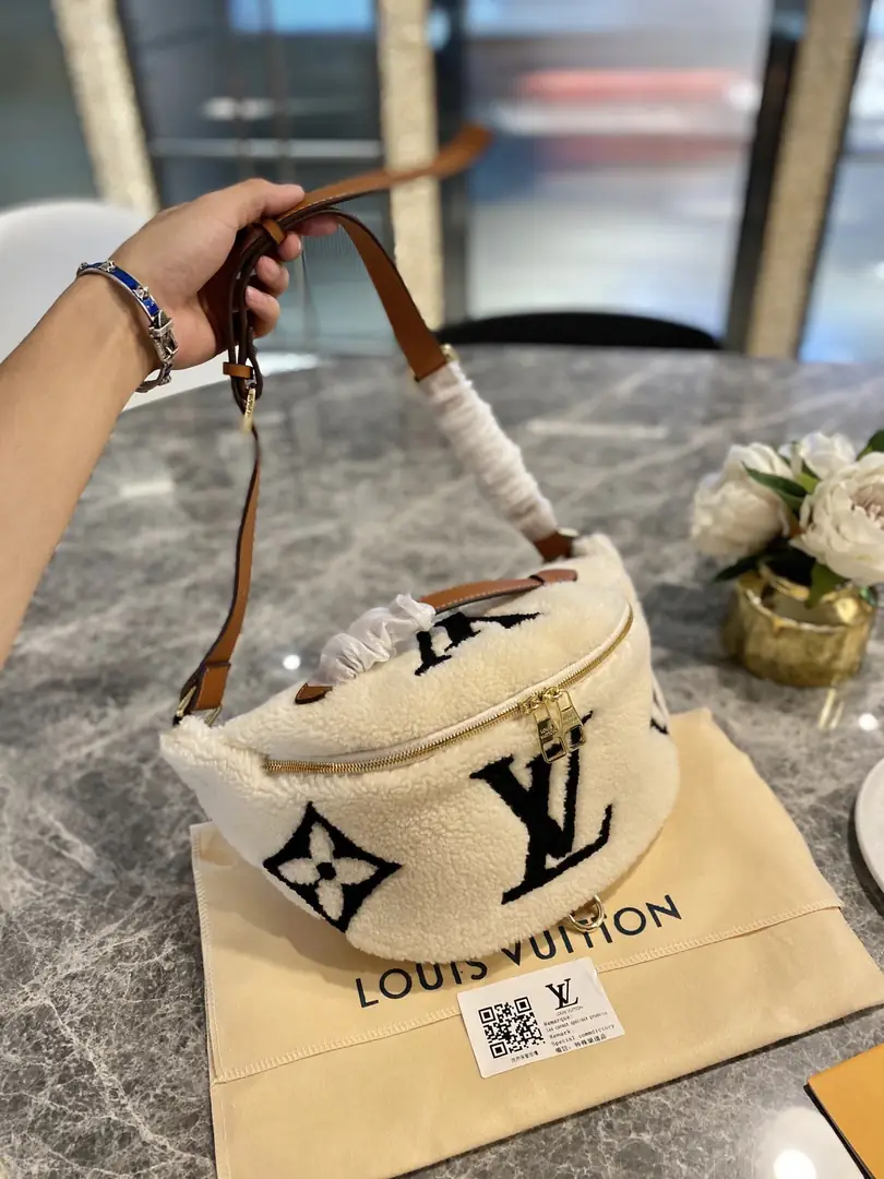 KNG7120  LV   65$ gallery