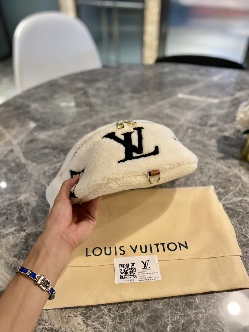 KNG7120  LV   65$ gallery