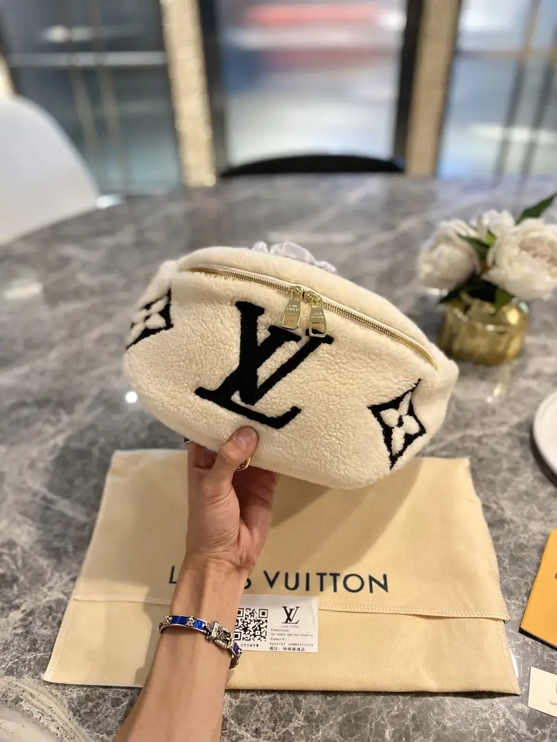 KNG7120  LV   65$ gallery