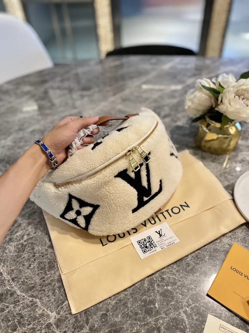 KNG7120  LV   65$ gallery