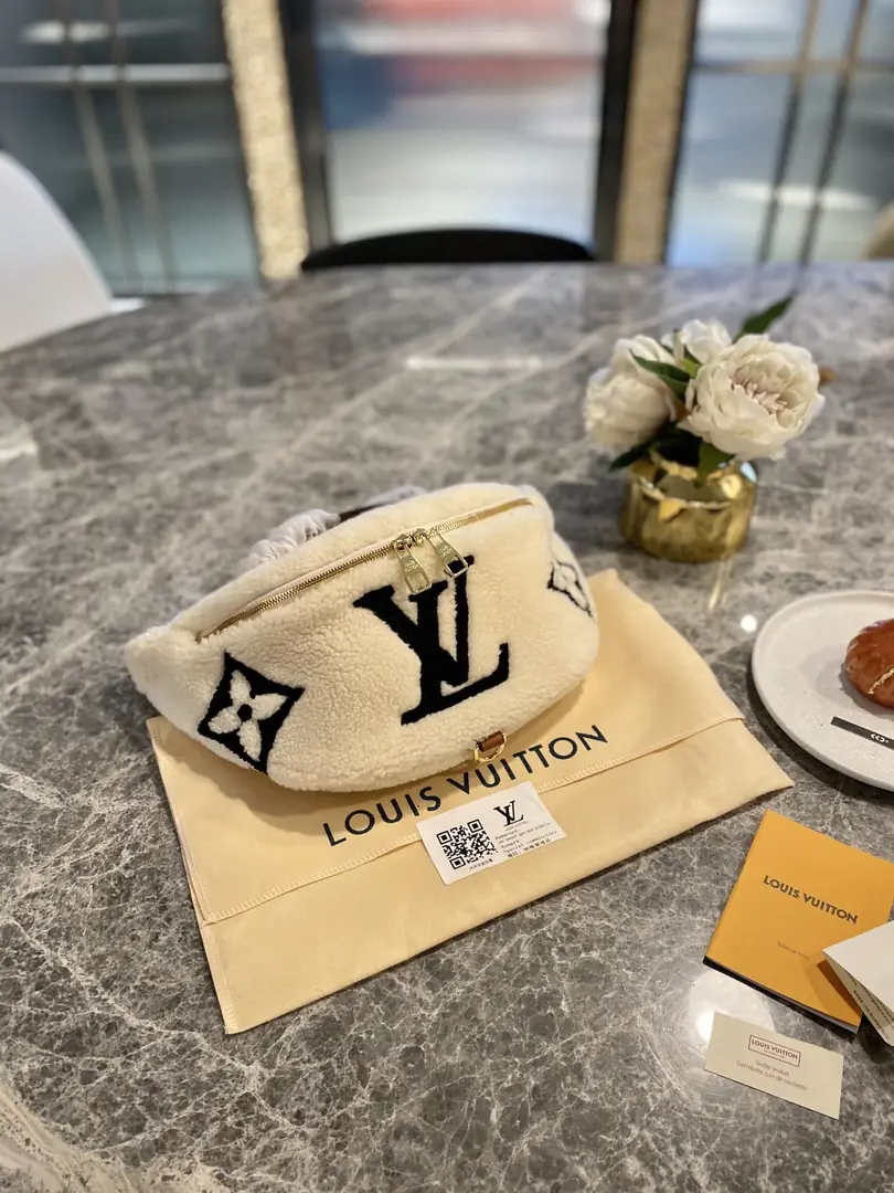 KNG7120  LV   65$ gallery