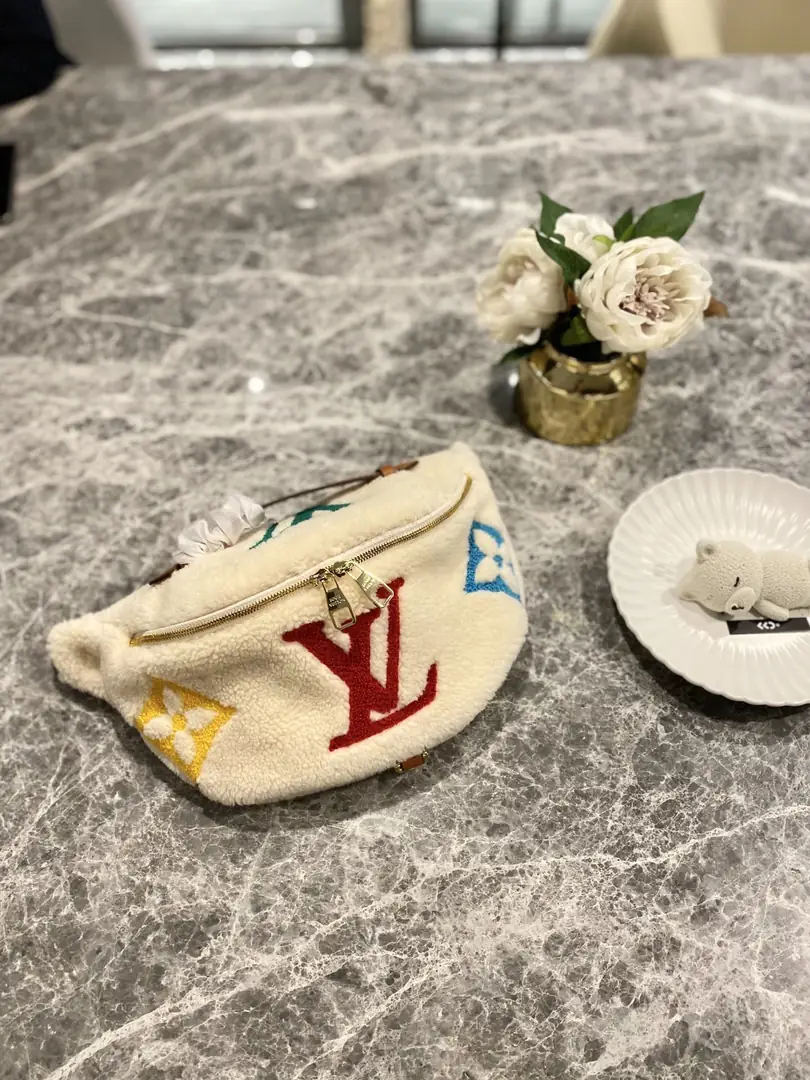 KNG7120  LV   65$ gallery