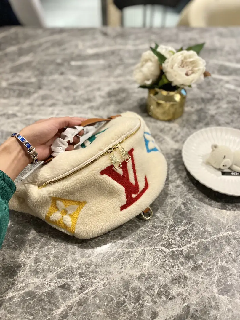 KNG7120  LV   65$ gallery