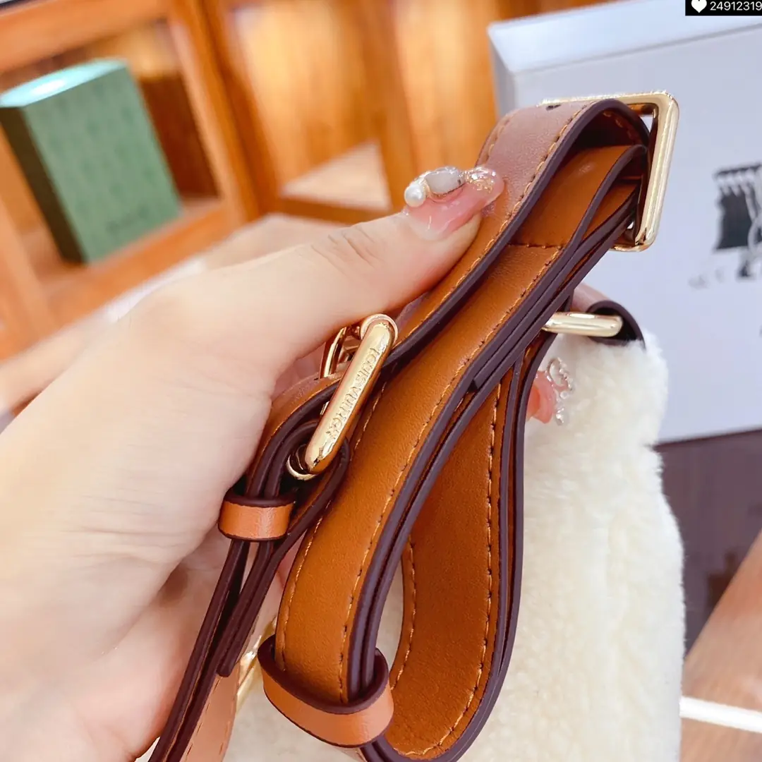 KNG7121  LV  65$ gallery