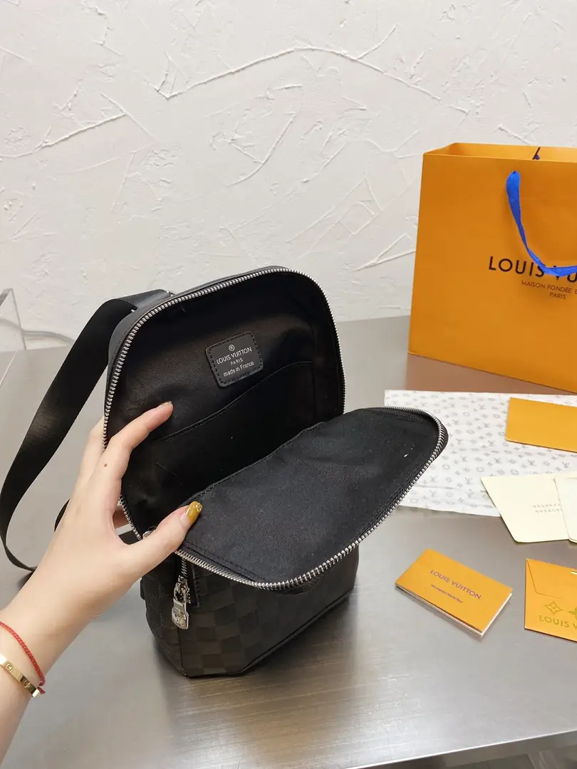 KNG7122  LV  75$ gallery