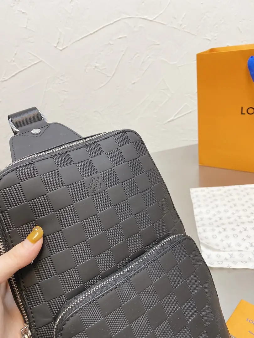 KNG7122  LV  75$ gallery