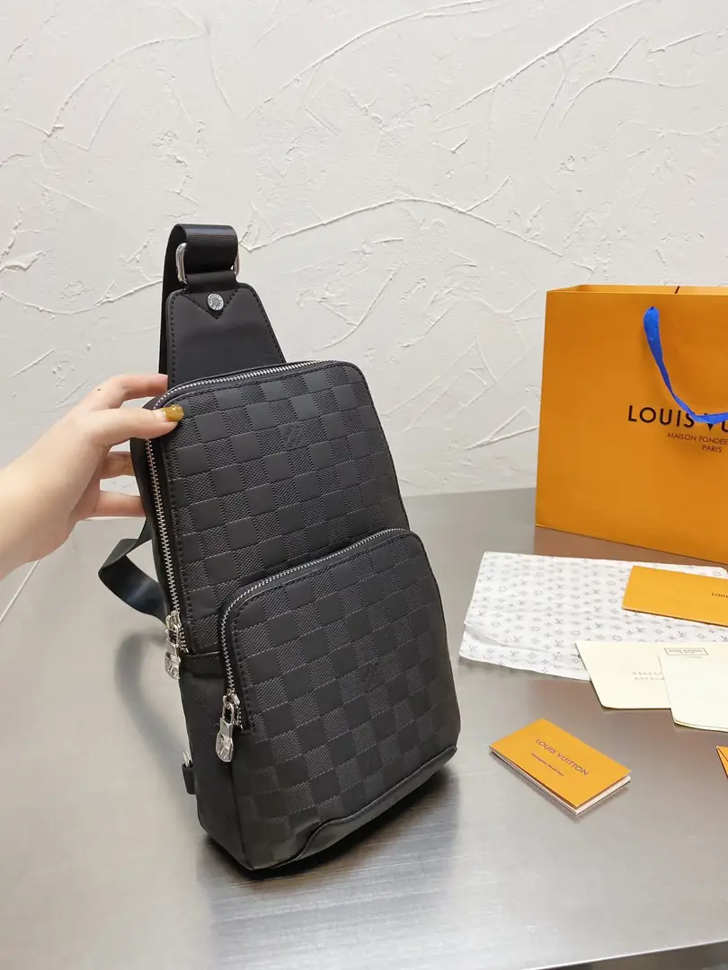 KNG7122  LV  75$ gallery