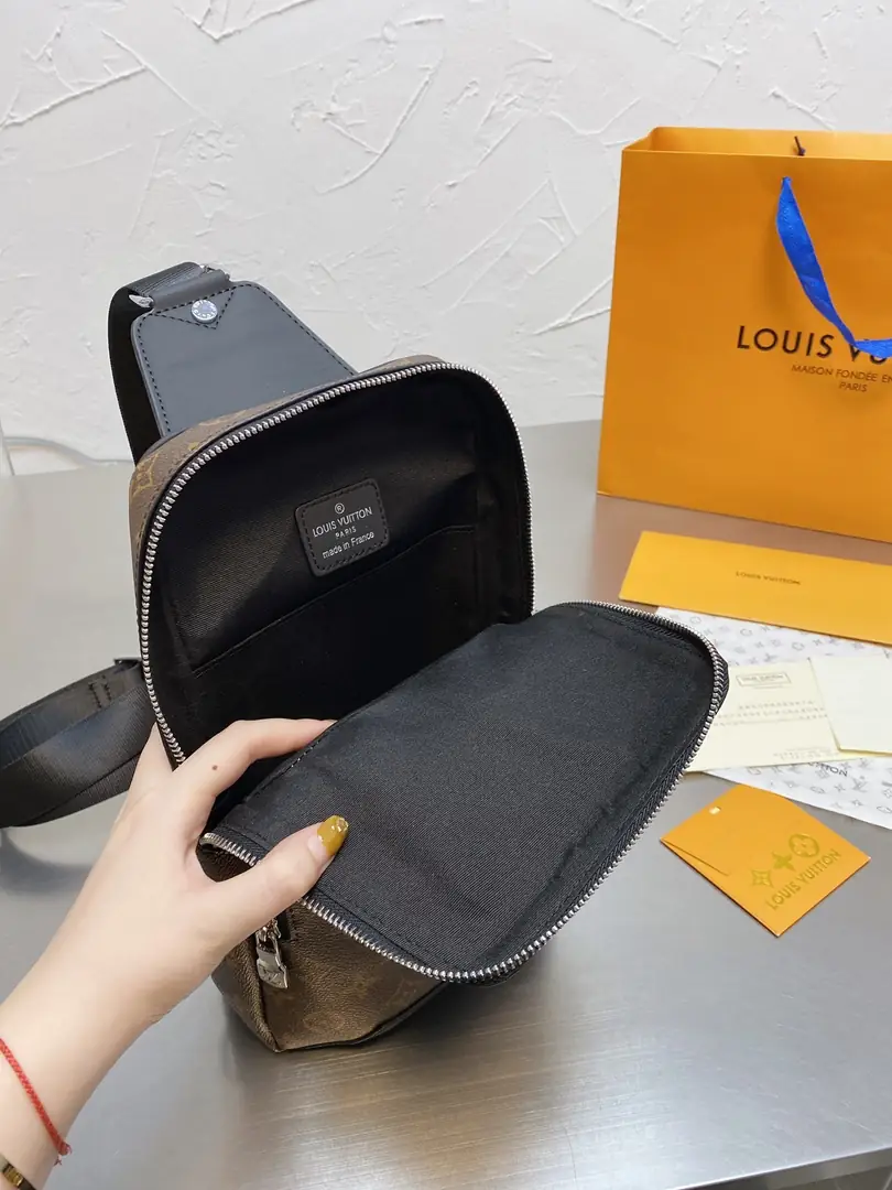 KNG7123   LV  75$ gallery