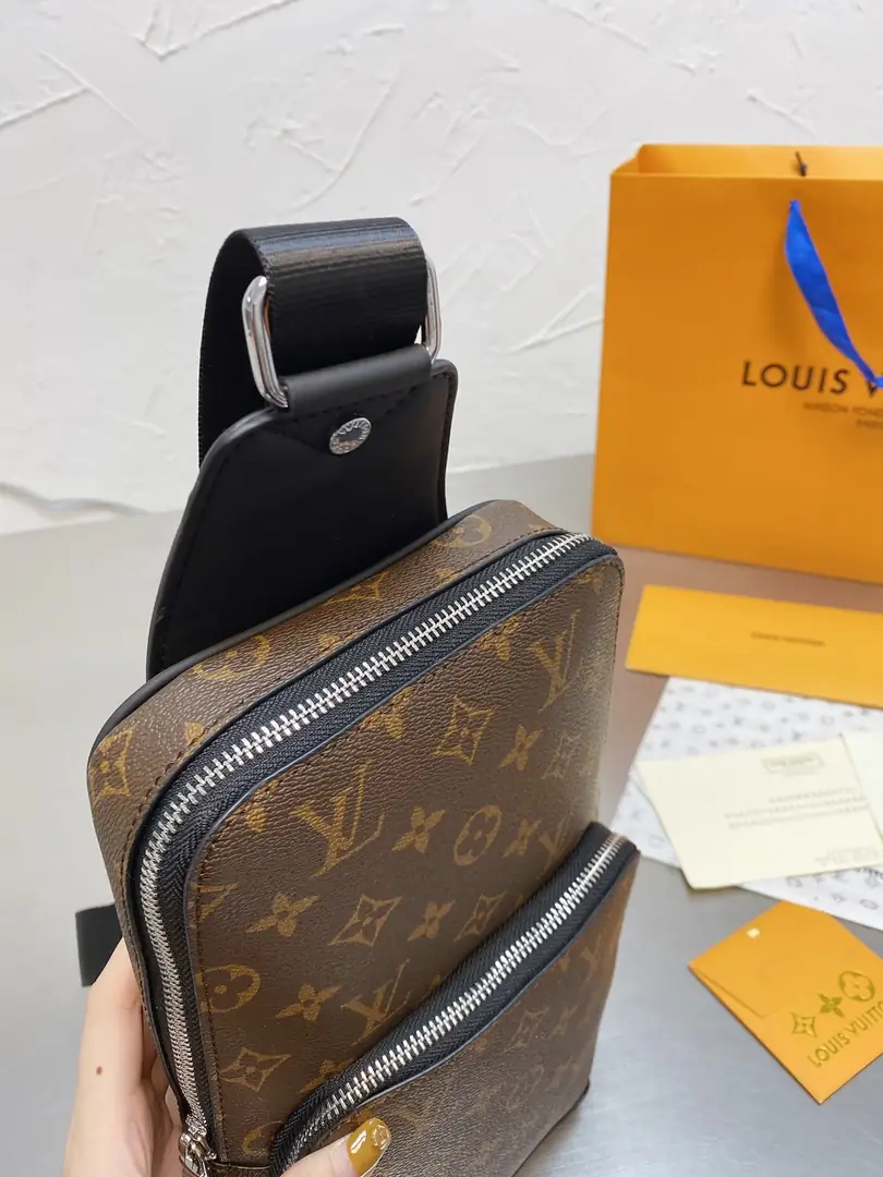 KNG7123   LV  75$ gallery