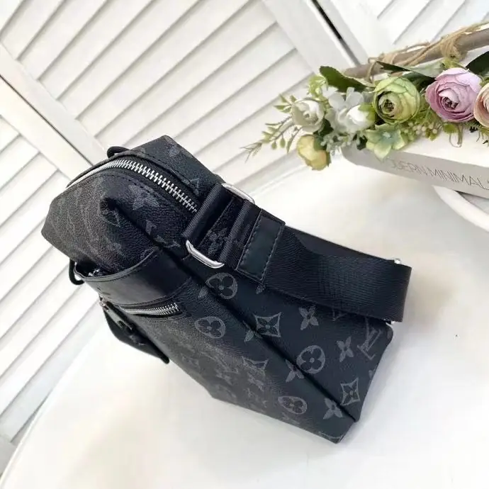 KNG7124  LV  68$ gallery