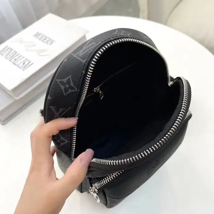 KNG7125  LV  68$ gallery