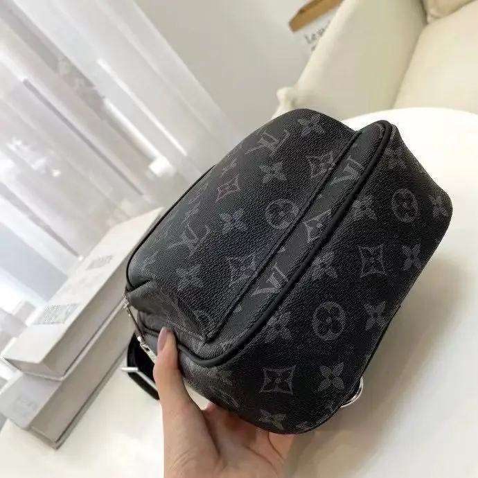 KNG7125  LV  68$ gallery