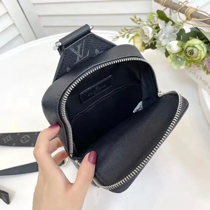 KNG7126   LV  75$ gallery