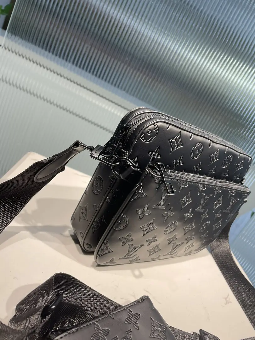 KNG7132  LV  78$ gallery