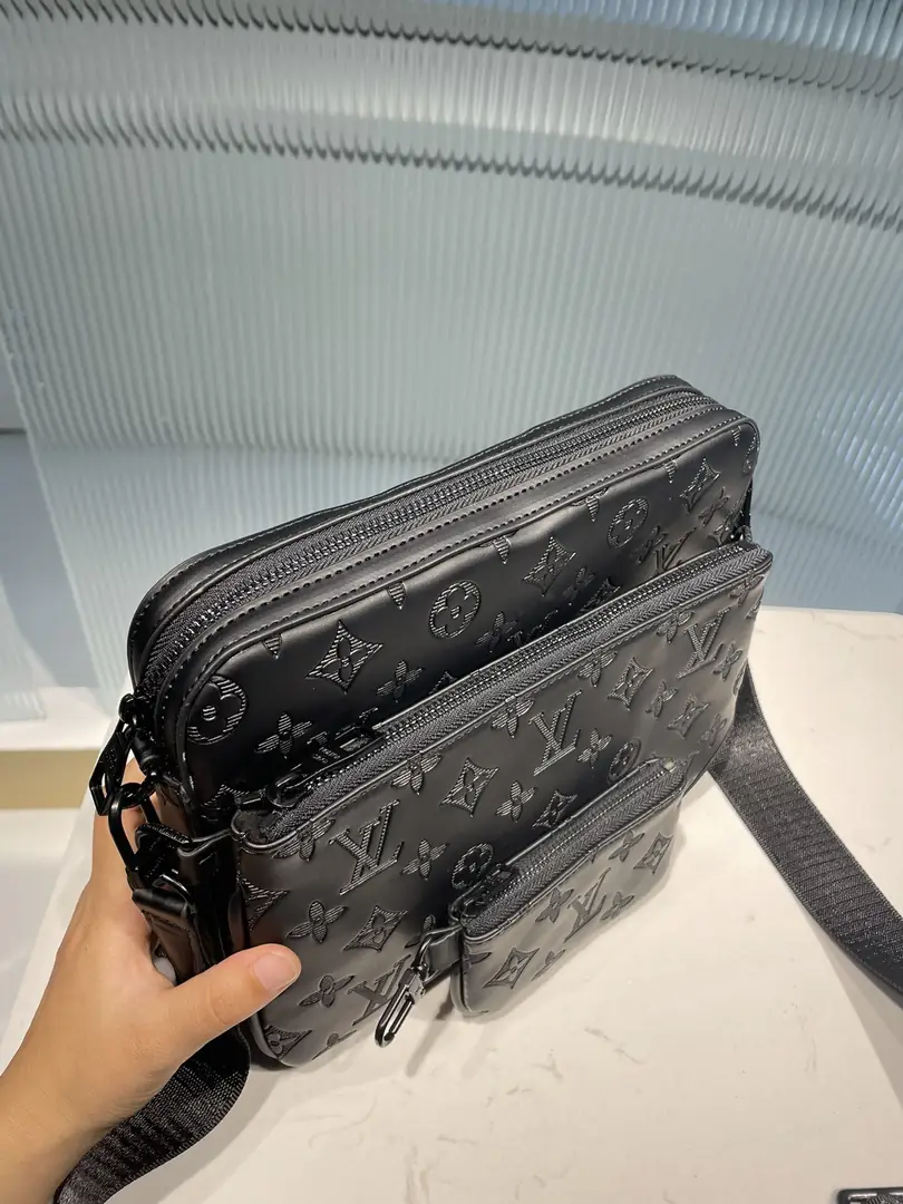 KNG7132  LV  78$ gallery