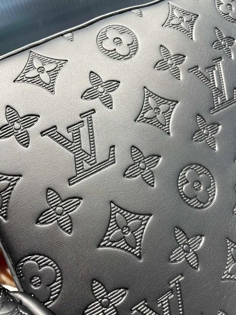 KNG7132  LV  78$ gallery