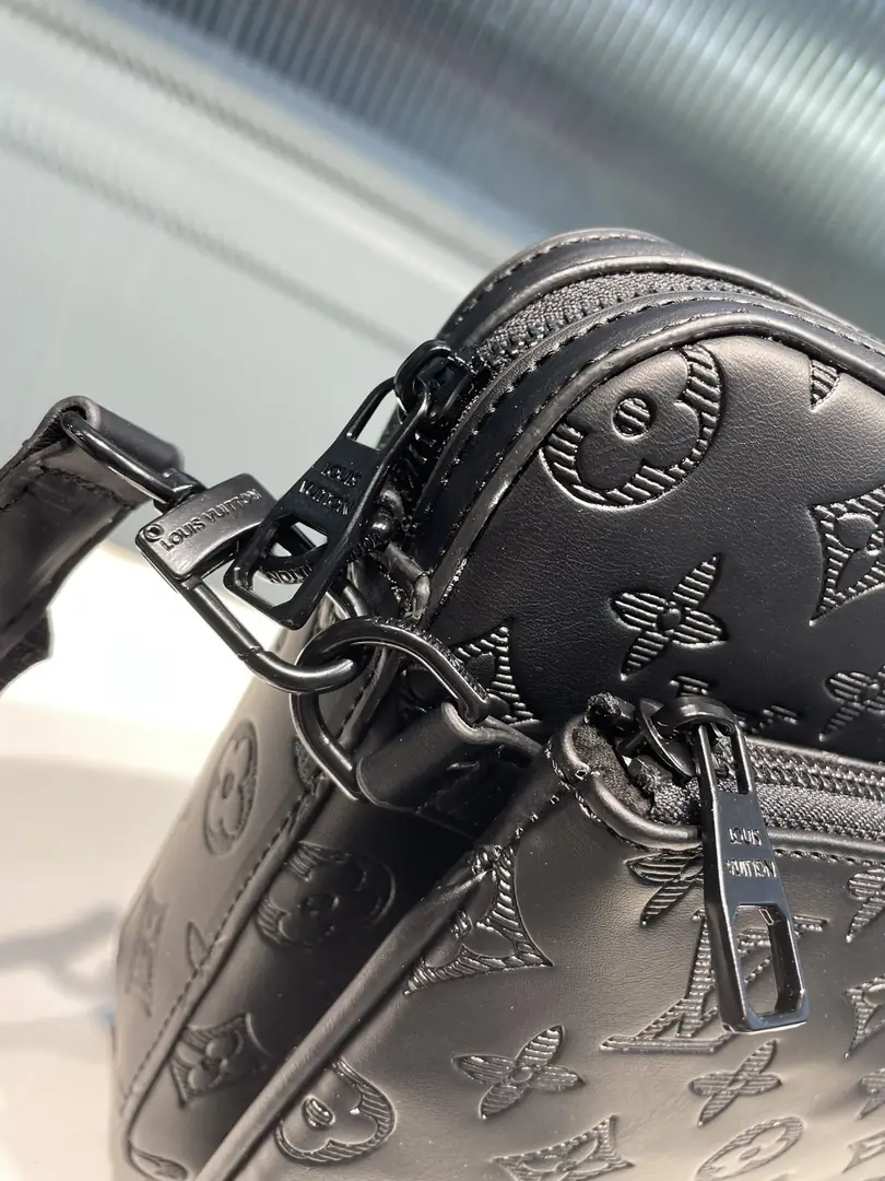 KNG7132  LV  78$ gallery