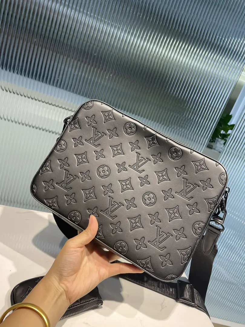 KNG7132  LV  78$ gallery