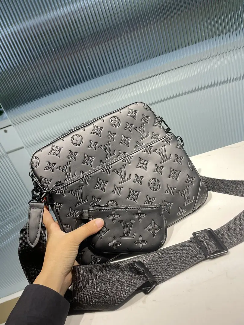 KNG7132  LV  78$ gallery