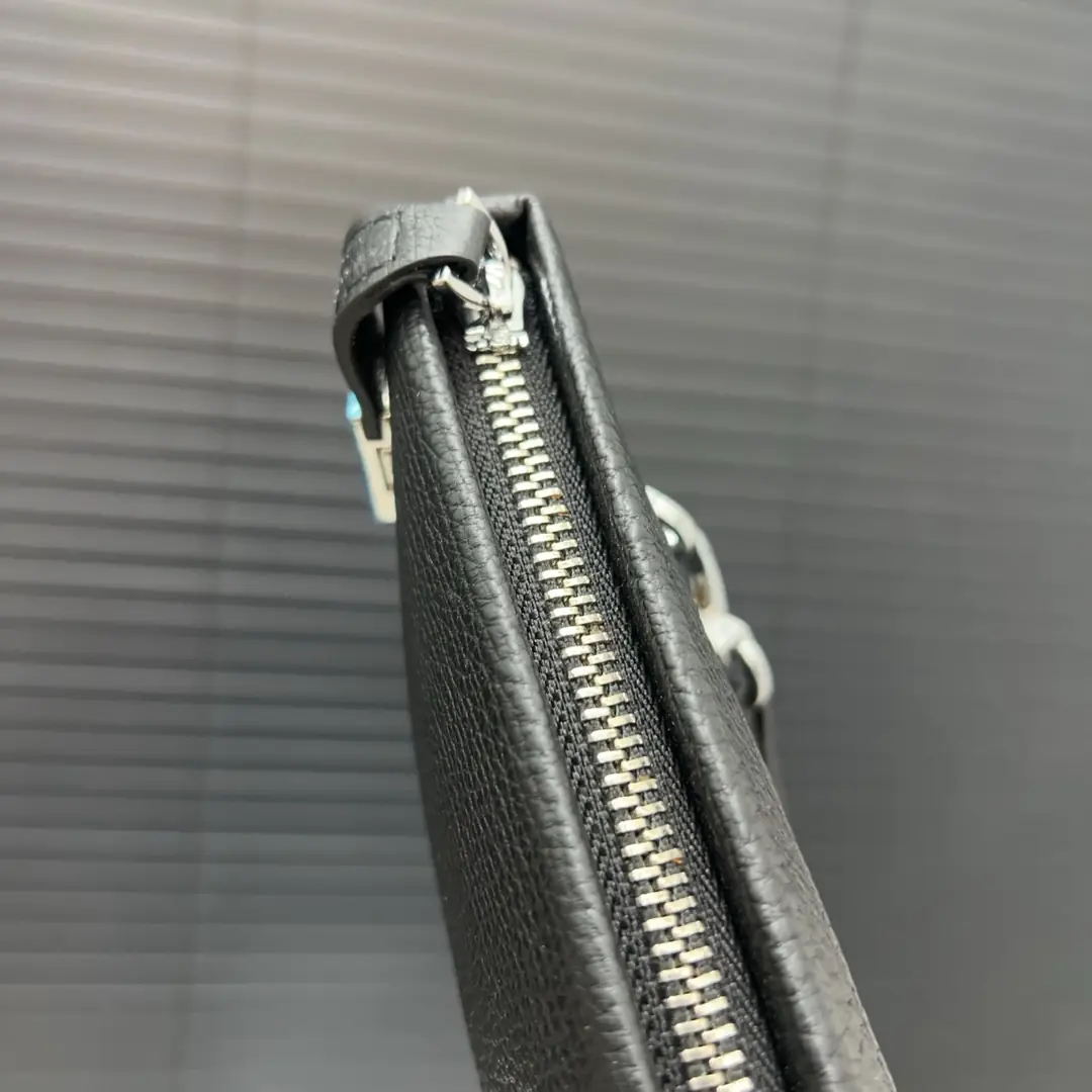 KNG7205  Prada   59.99$ gallery