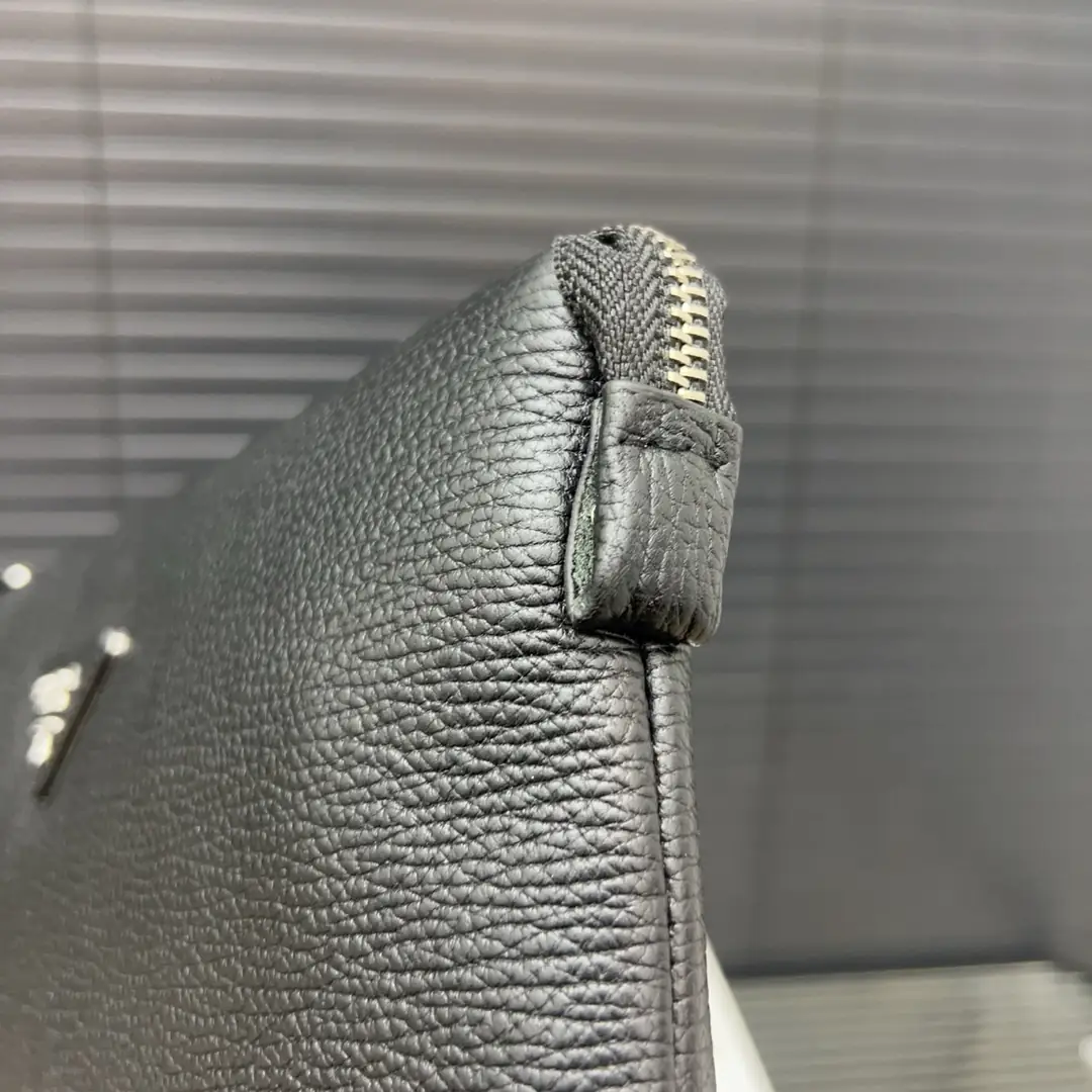 KNG7205  Prada   59.99$ gallery