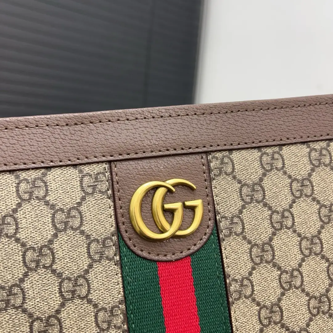 KNG7215    GUCCI  59.99$ gallery