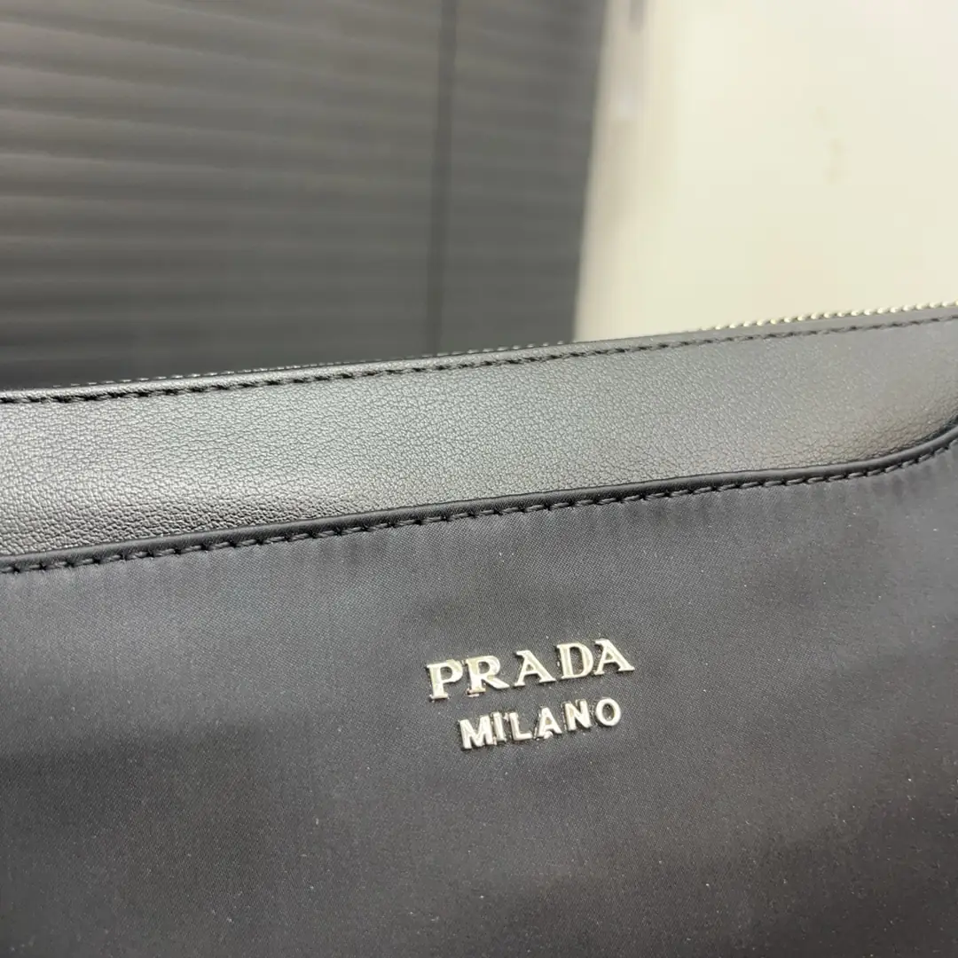 KNG7217  PRADA  59.99$ gallery
