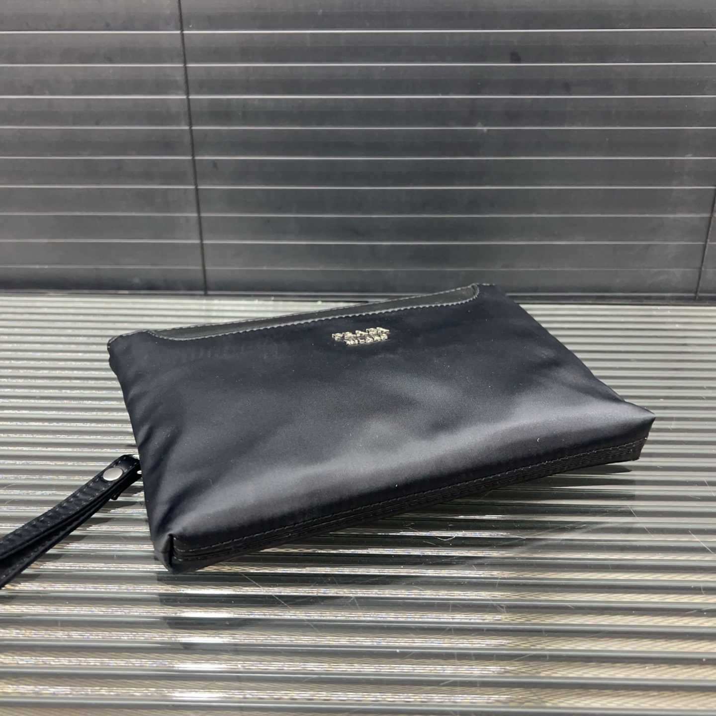 KNG7217  PRADA  59.99$ gallery
