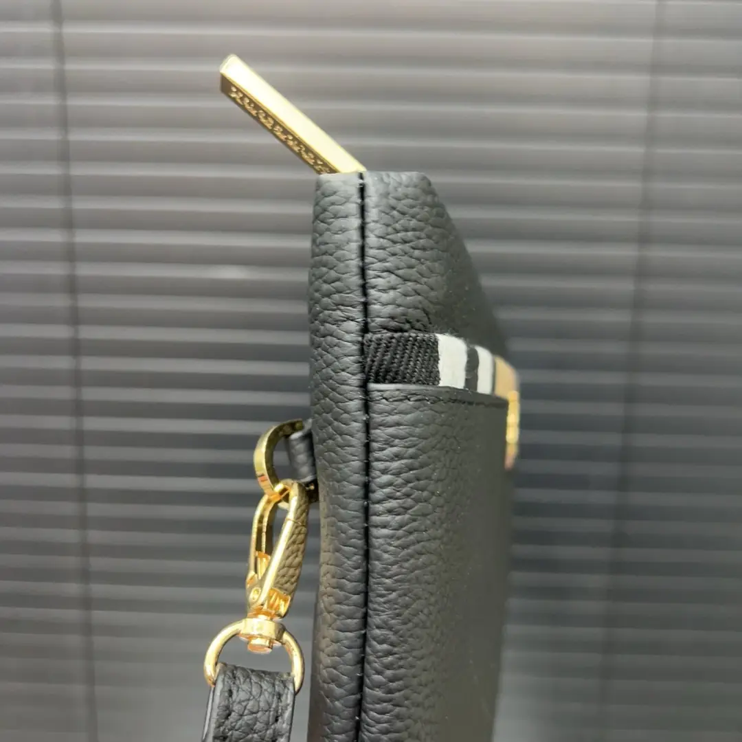 KNG7220  Burberry   59.99$ gallery