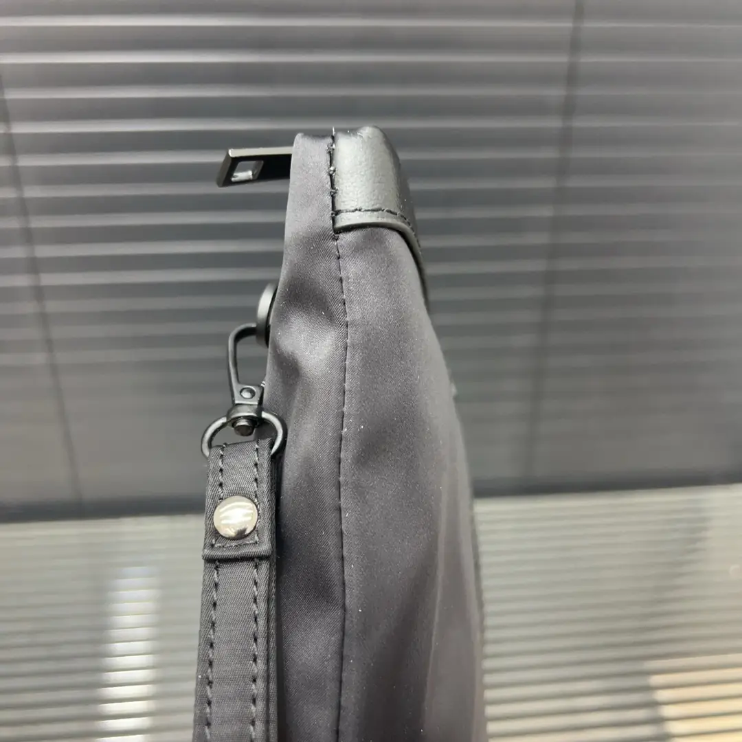 KNG7221  Burberry   59.99$ gallery