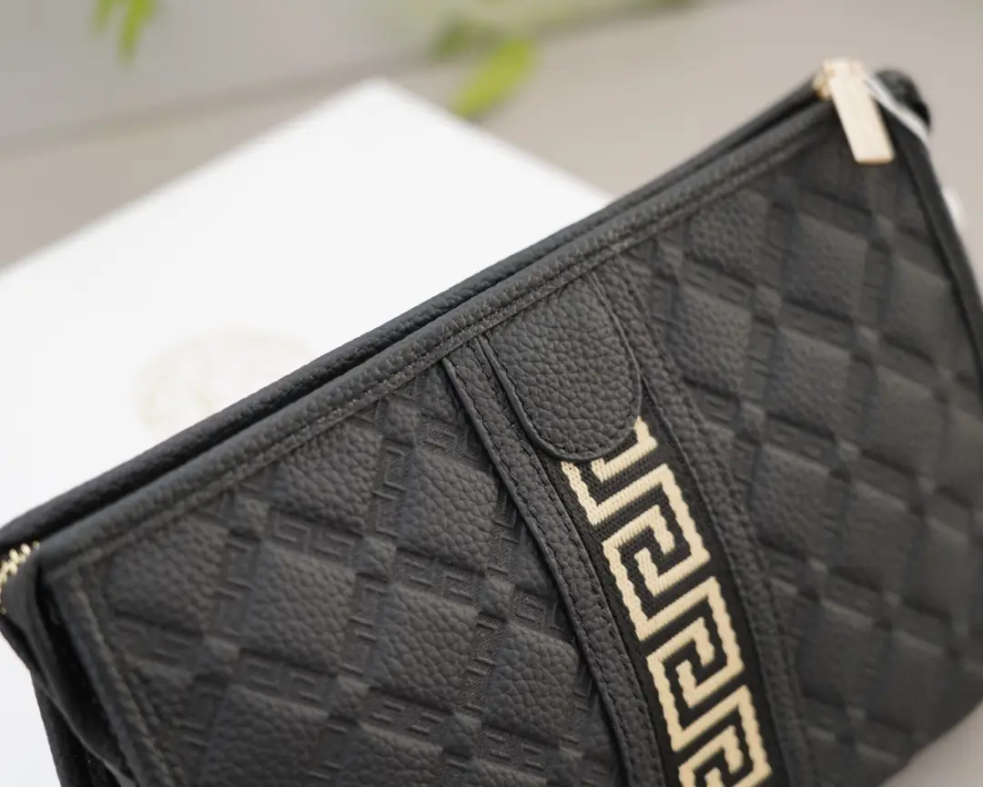 KNG7226 Versace  59.99$ gallery