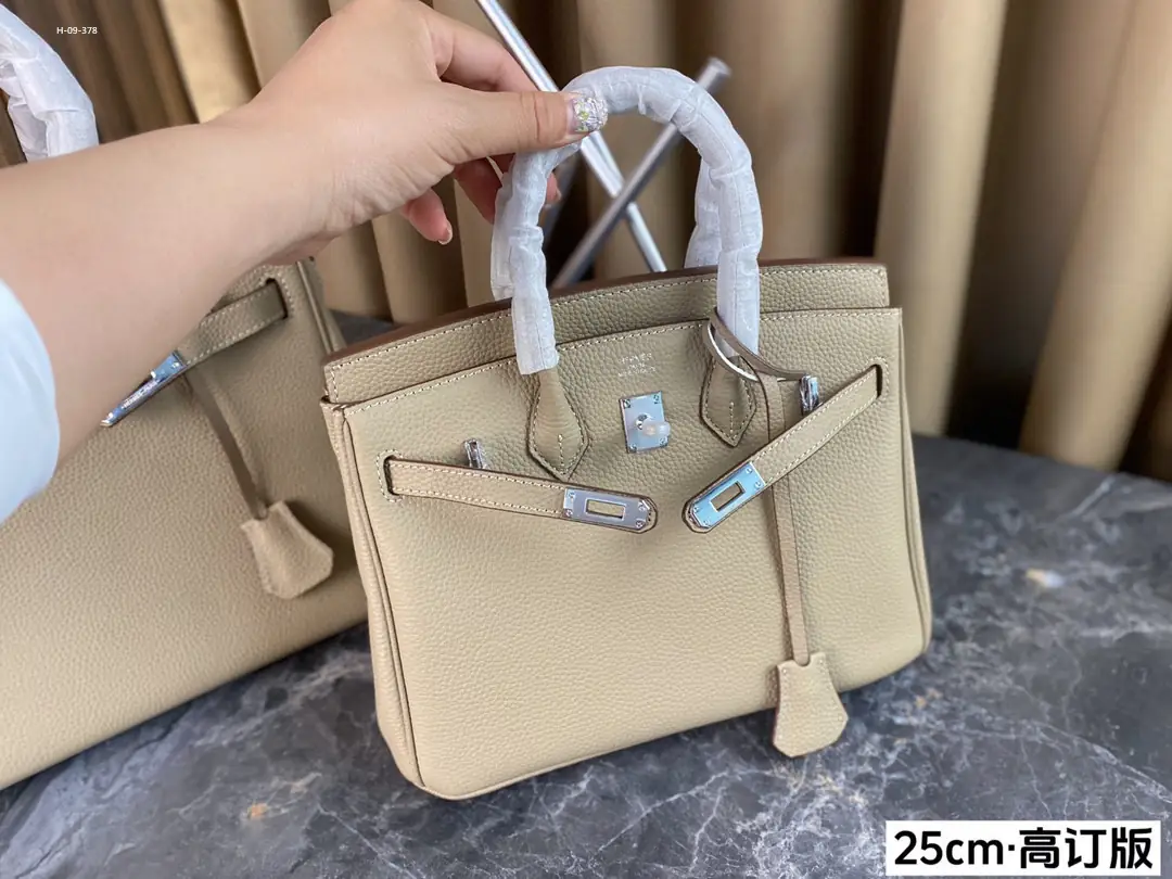 KNG7227  HERMES  95$ gallery