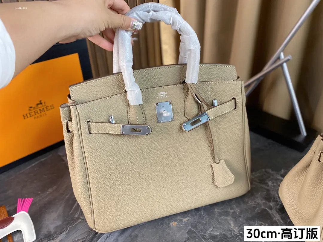 KNG7227  HERMES  95$ gallery