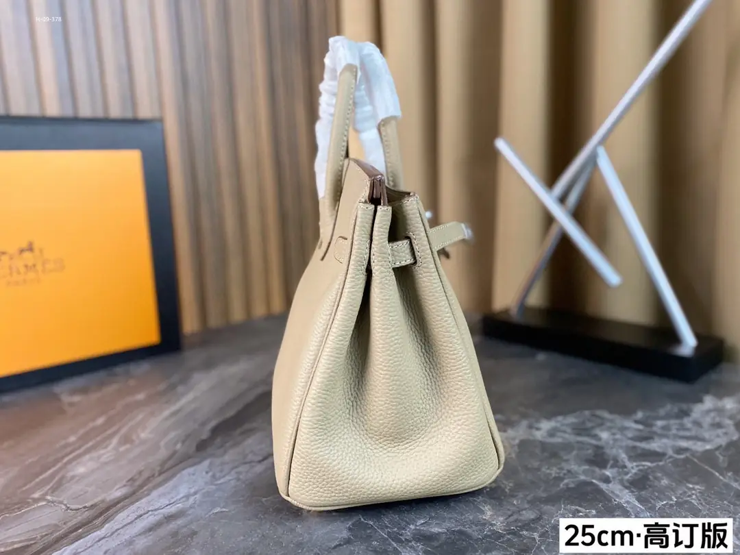 KNG7227  HERMES  95$ gallery