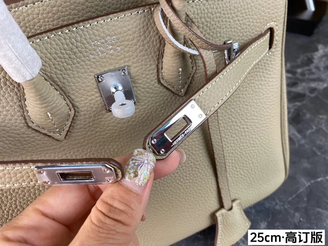 KNG7227  HERMES  95$ gallery