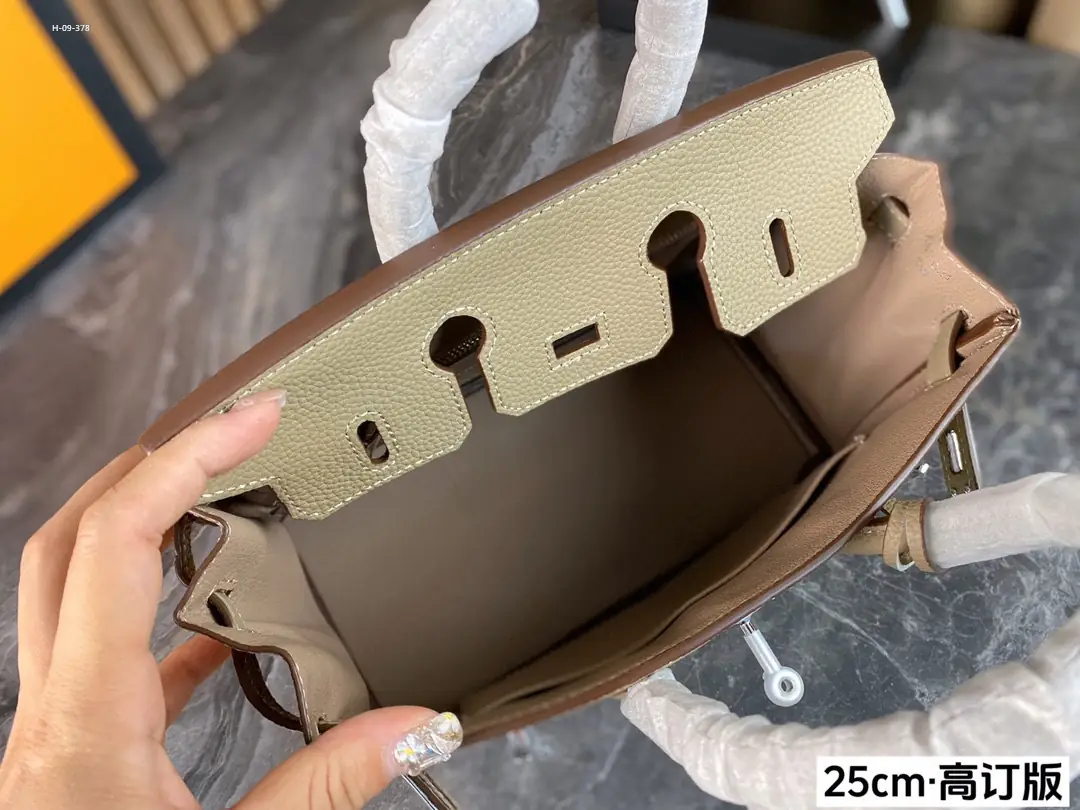 KNG7227  HERMES  95$ gallery