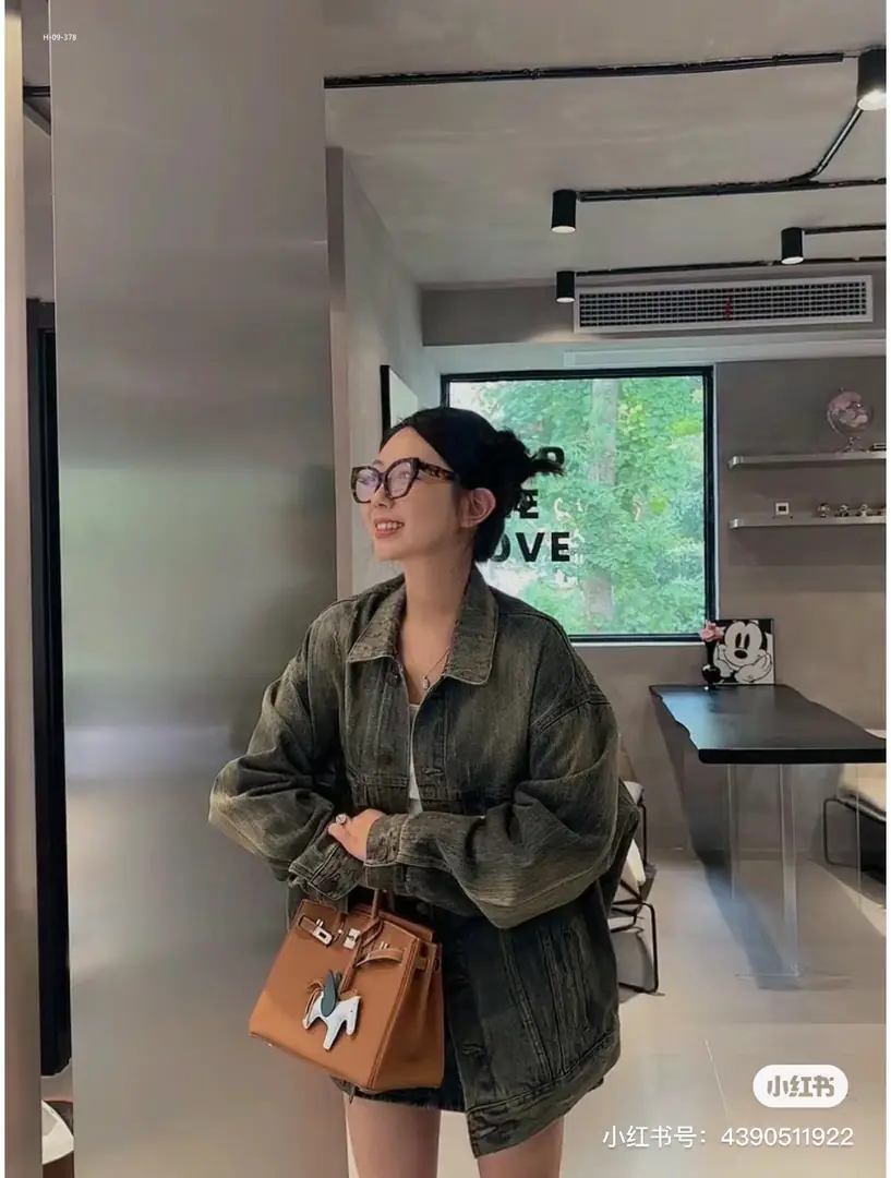 KNG7227  HERMES  95$ gallery