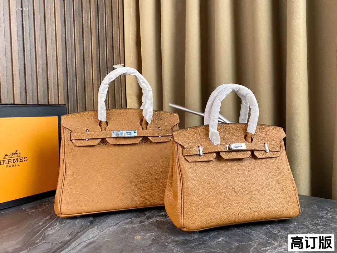 KNG7227  HERMES  95$ gallery