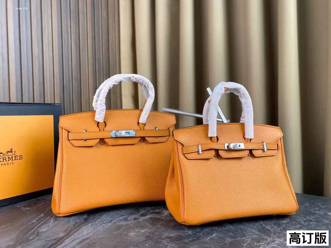 KNG7227  HERMES  95$ gallery